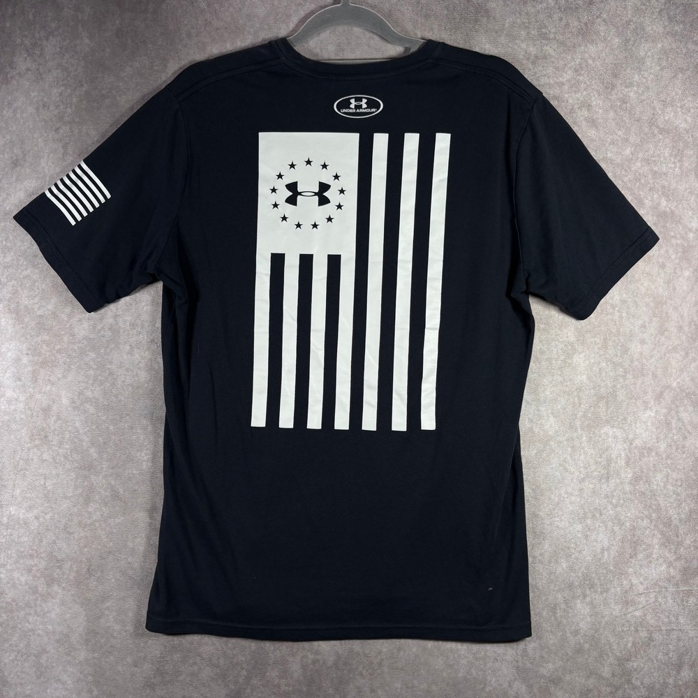 Under Armour T-Shirt Mens Medium Black Freedom Flag HeatGear Loose Graphic Tee